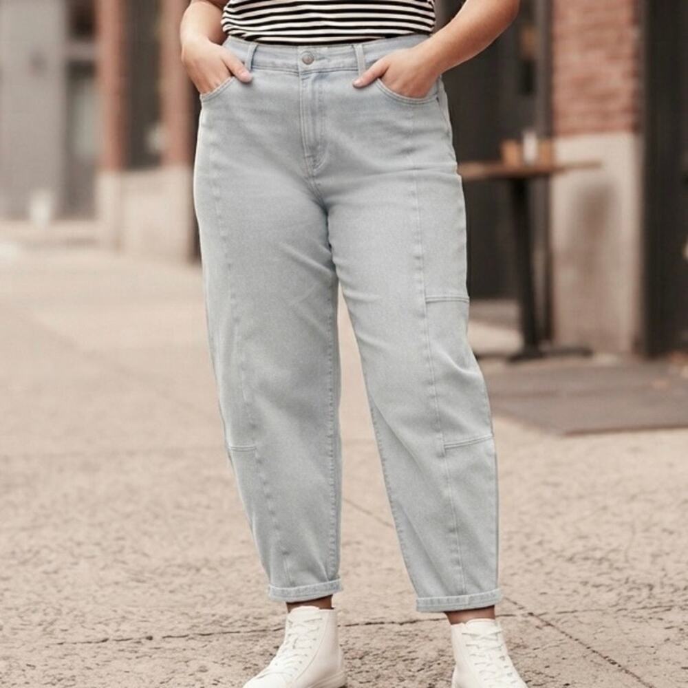 OLD NAVY‎ | High-Rise Wide Barrel Leg Light Wash Jeans Denim  | Size 16